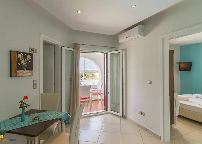 מלון דירות Naxos Mare 4*